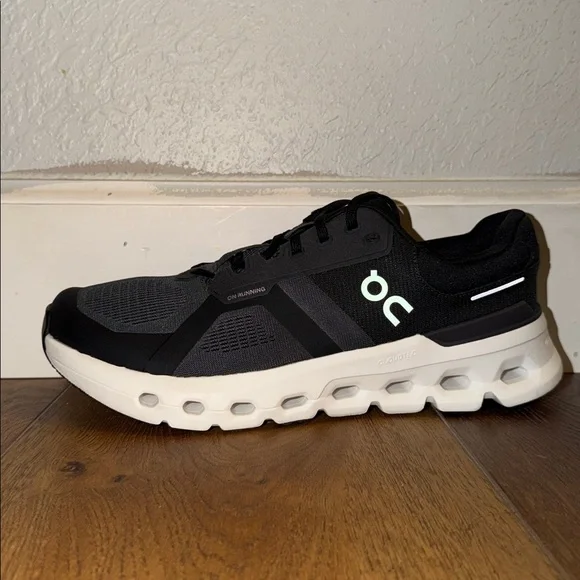 Men’s On CloudRunner 2 - Picture 2 of 10